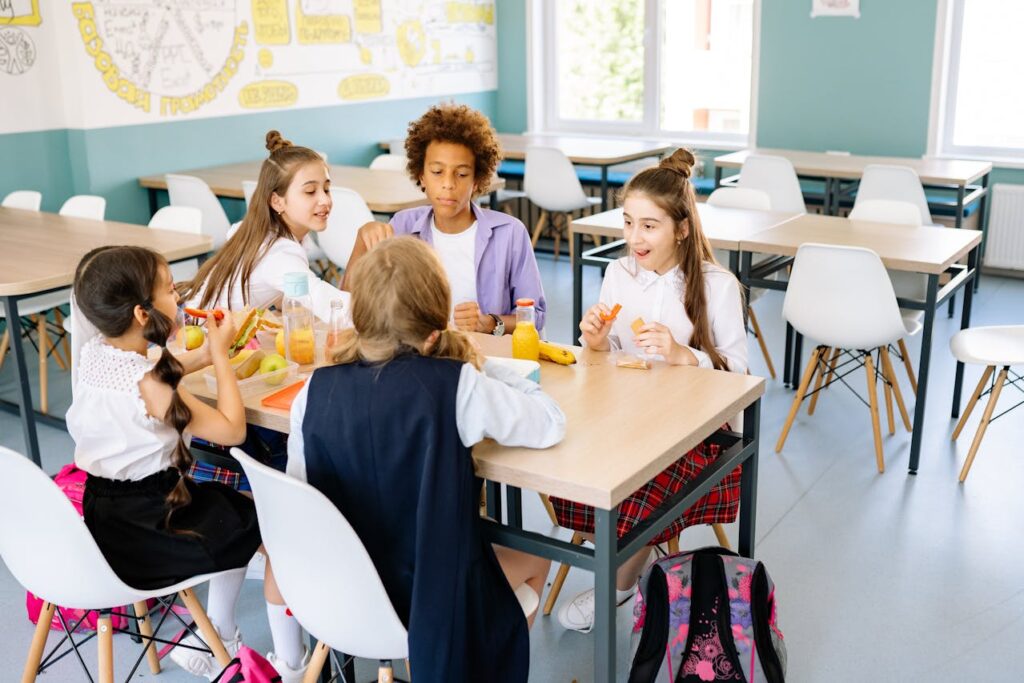 niños comiendo
