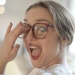 El poder de la voz: cómo cambia el tono femenino con las emociones y el ciclo